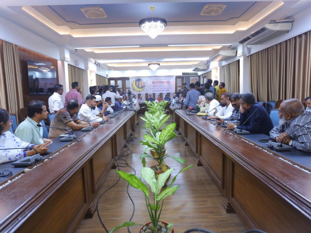 রমজানে সয়াবিন তেলের মূল্য স্থিতিশীল রাখতে চট্টগ্রামে প্রশাসন ও ব্যবসায়ীদের মতবিনিময় সভা