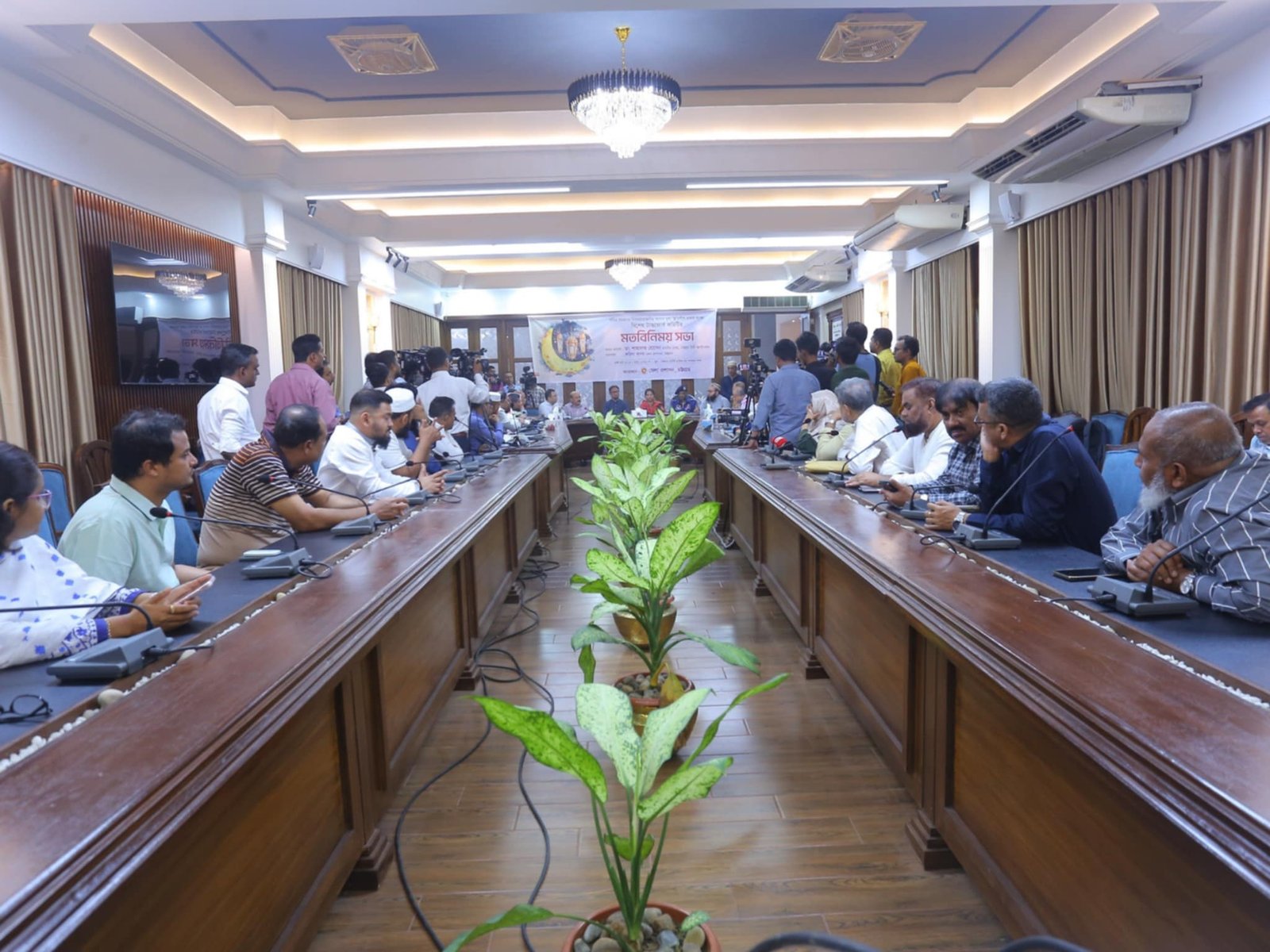 রমজানে সয়াবিন তেলের মূল্য স্থিতিশীল রাখতে চট্টগ্রামে প্রশাসন ও ব্যবসায়ীদের মতবিনিময় সভা
