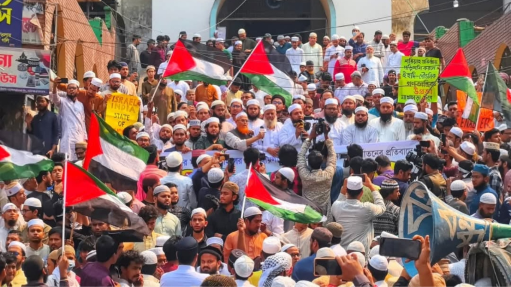 ফিলিস্তিনে গণহত্যার প্রতিবাদ চট্টগ্রামে বিক্ষোভ সমাবেশ