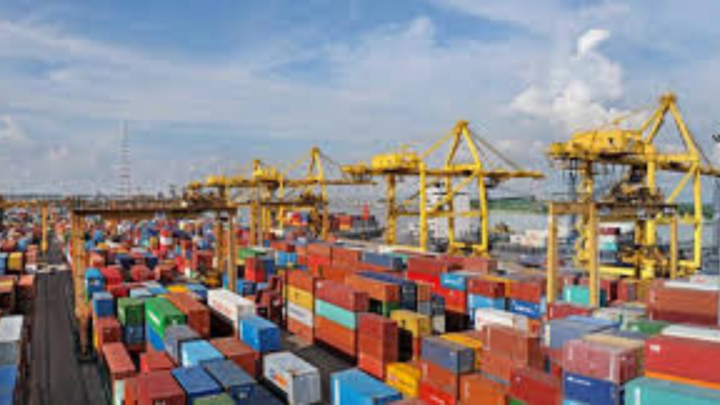 বন্দরের কনটেইনারে চারগুণ মাশুল, ক্ষতির মুখে পড়তে পারে রপ্তানি খাত