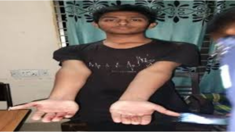 মোবাইল ফোন কেড়ে নেওয়ায় নামাজরত বাবাকে ছুরিকাঘাতে হত্যা