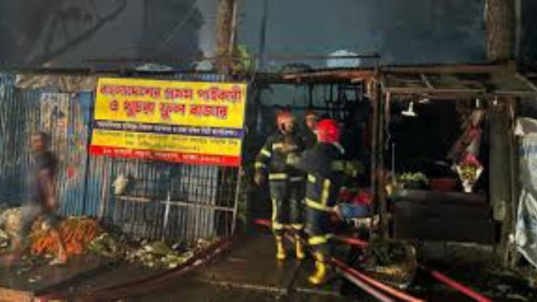 শাহবাগে ফুলের দোকানে আগুন, নিয়ন্ত্রণে ফায়ার সার্ভিসের ৫ ইউনিট