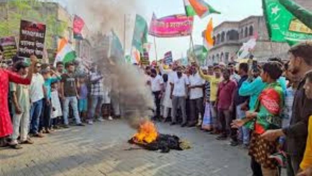 বিতর্কিত ওয়াকফ বিল নিয়ে উত্তাল মুর্শিদাবাদ: সংঘর্ষ, বিক্ষোভ ও প্রশাসনিক পদক্ষেপ