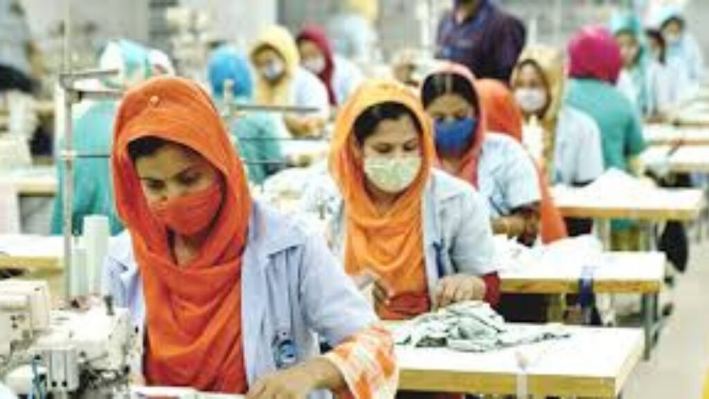 বাণিজ্য অস্থিরতার মধ্যেও পোশাক রপ্তানিতে এগিয়ে বাংলাদেশ।
