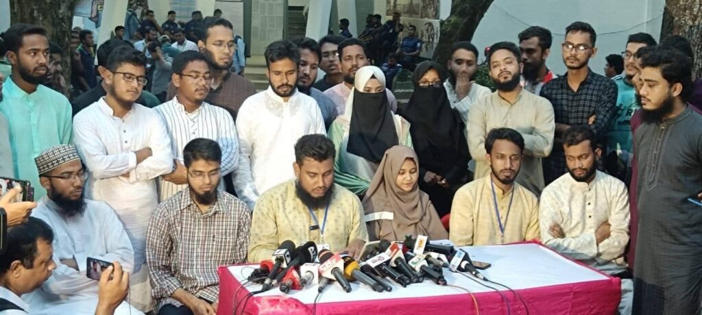 চাকসু নির্বাচন নিয়ে অনিয়ম ও প্রশাসনের পক্ষপাতের অভিযোগে অহিংস শিক্ষার্থী ঐক্যের সংবাদ সম্মেলন